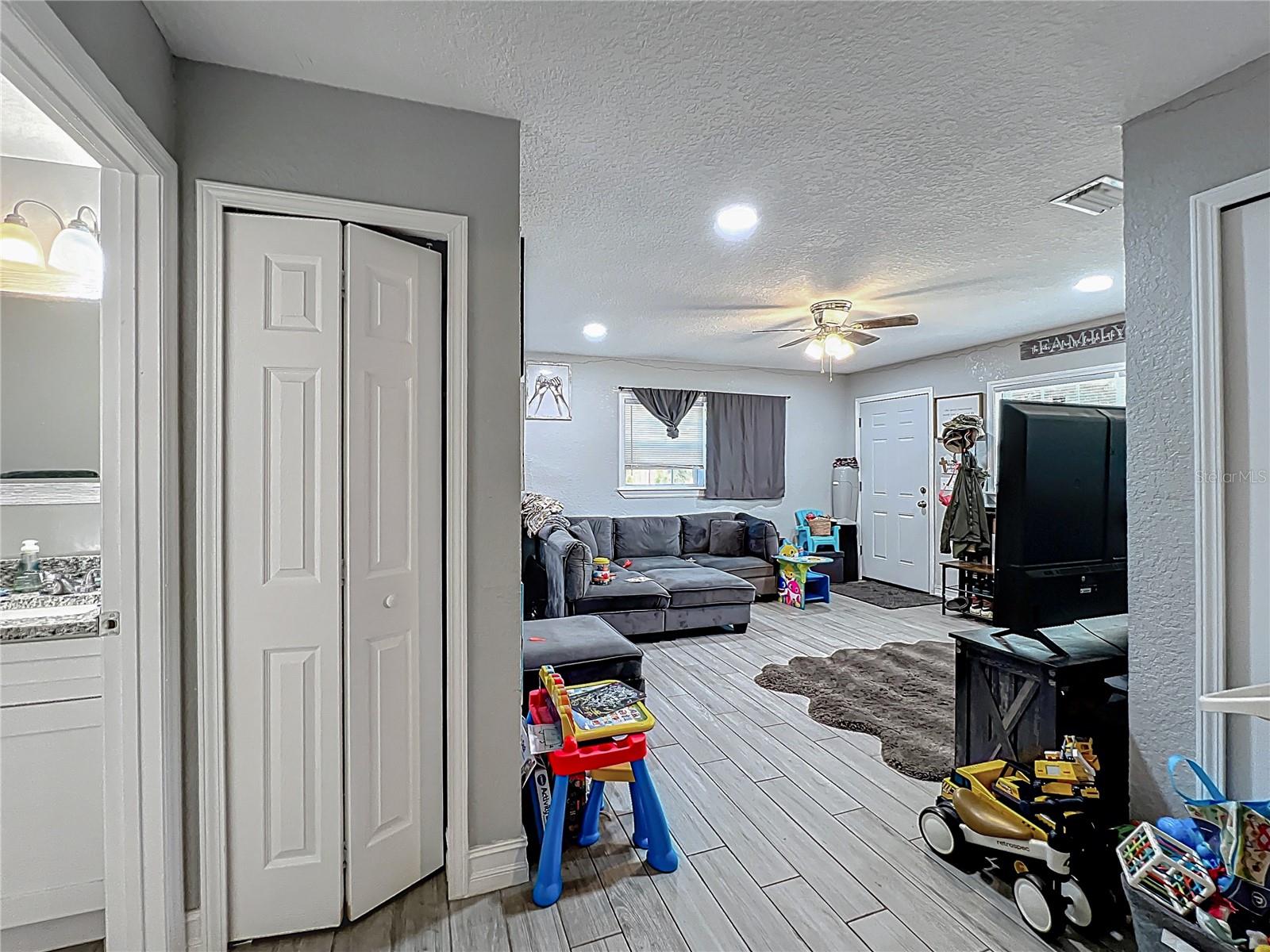 Image 14 of 79 For 5214 Josephine Street