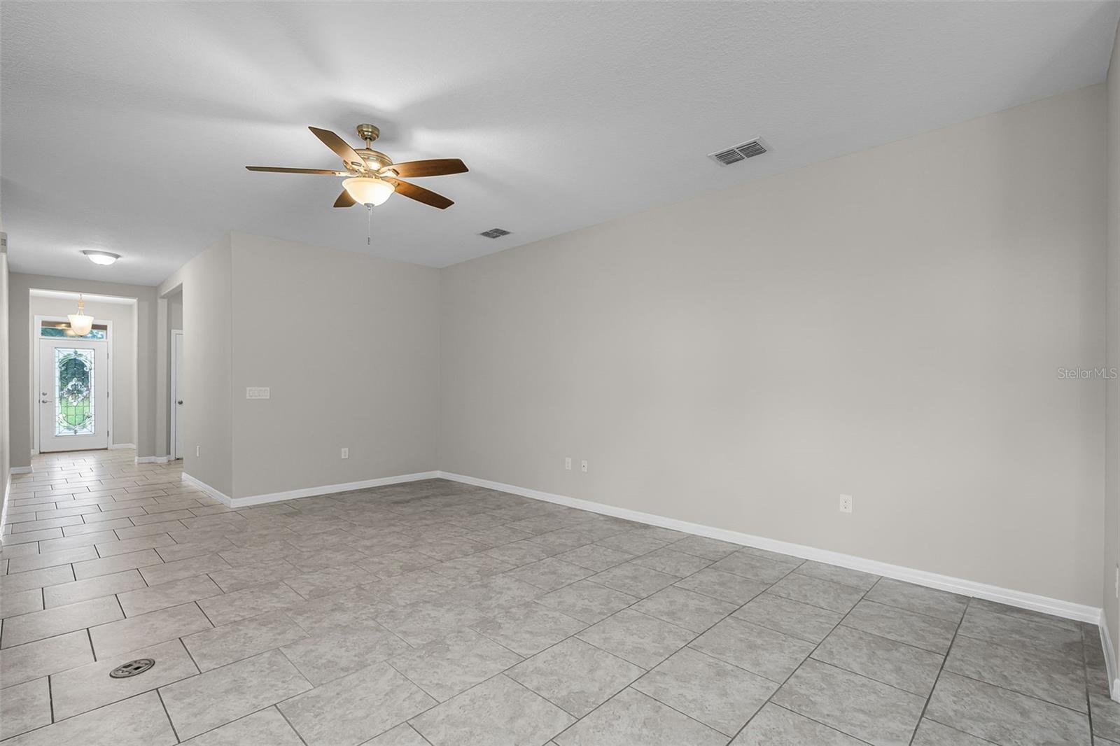 Image 13 of 62 For 405 Freesia Court