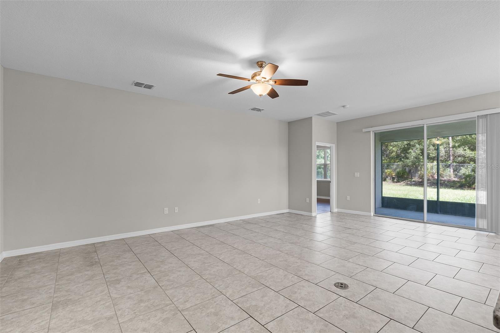Image 14 of 62 For 405 Freesia Court