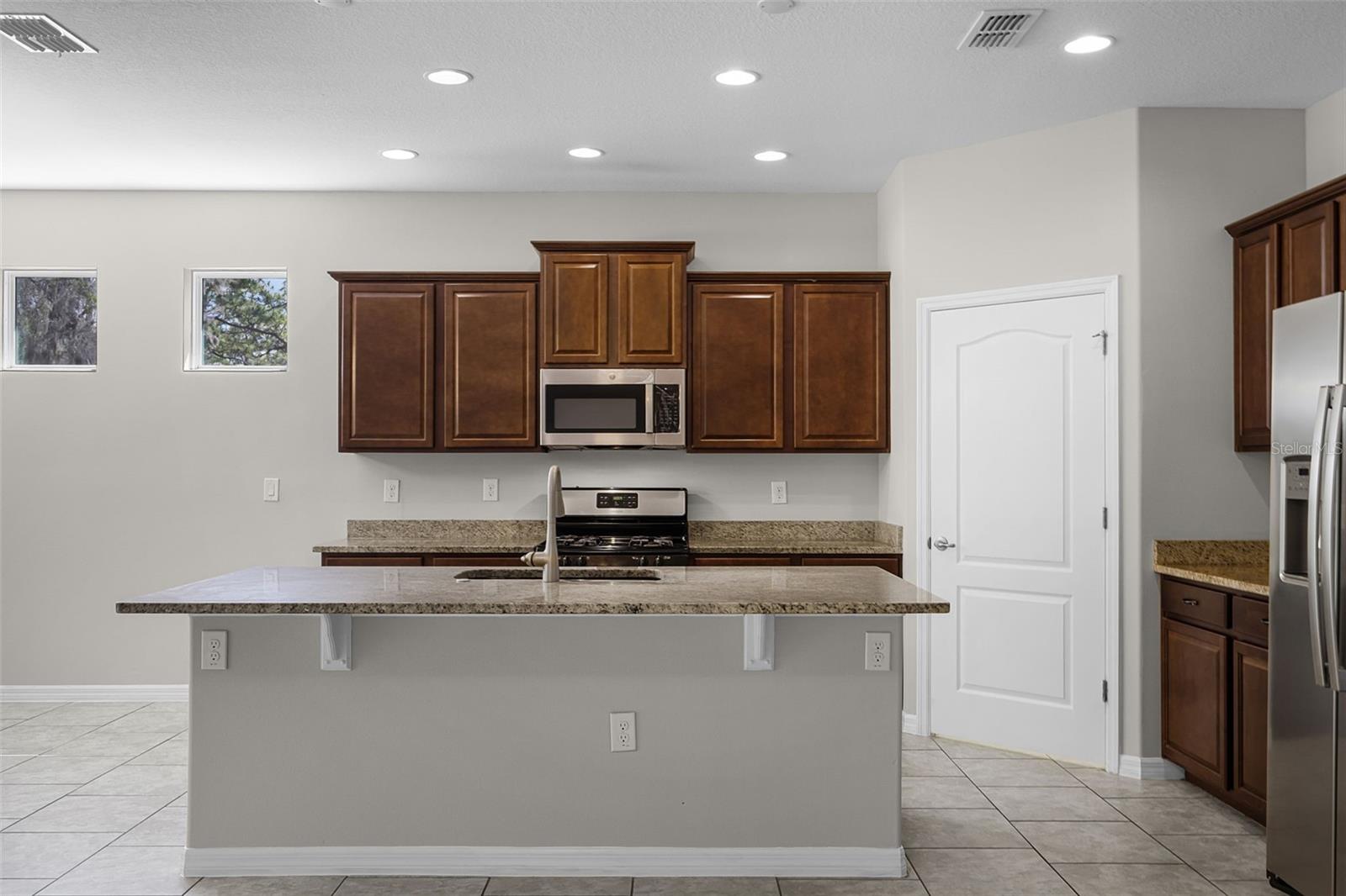 Image 16 of 62 For 405 Freesia Court