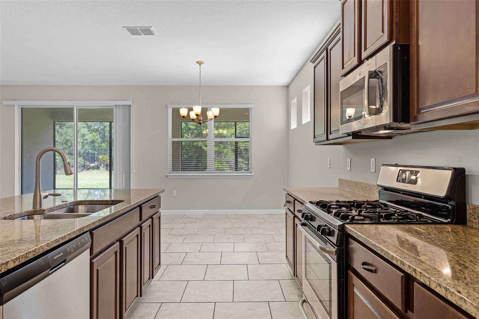 Image 21 of 62 For 405 Freesia Court