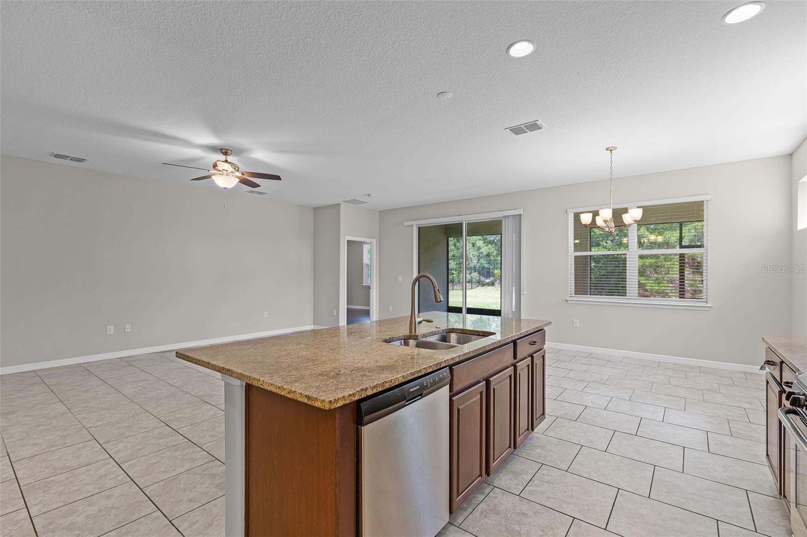 Image 22 of 62 For 405 Freesia Court
