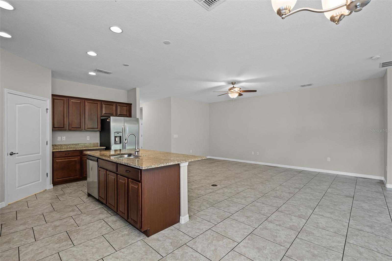 Image 23 of 62 For 405 Freesia Court