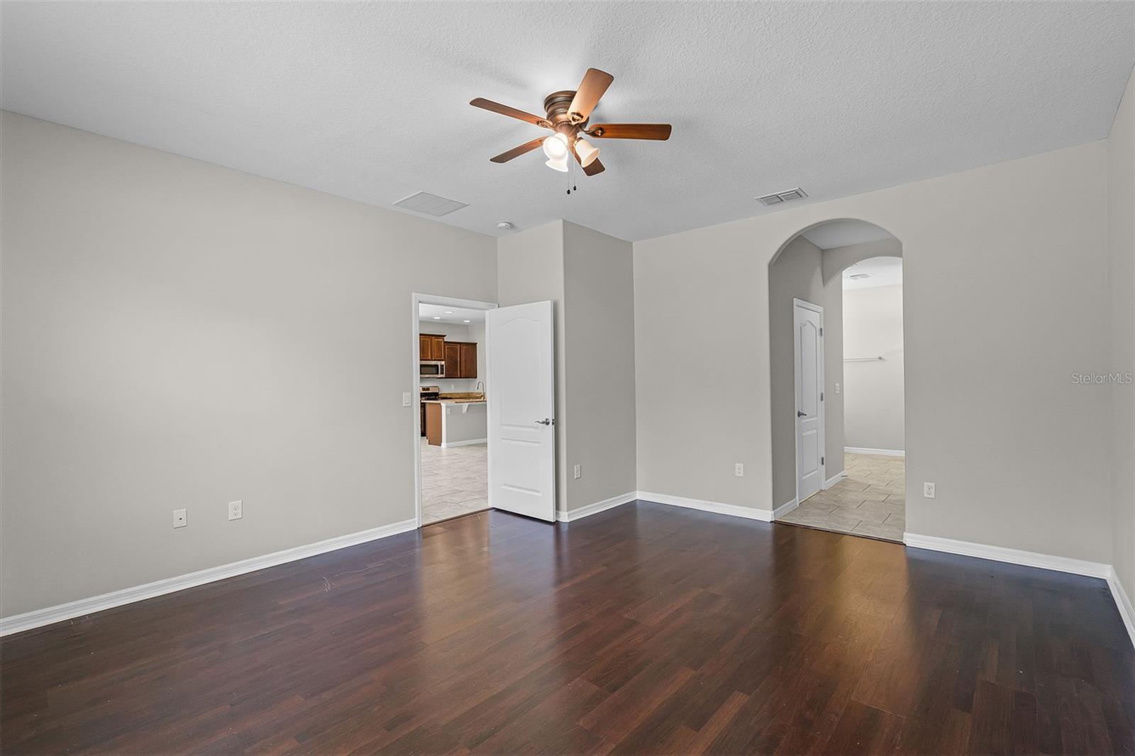Image 24 of 62 For 405 Freesia Court