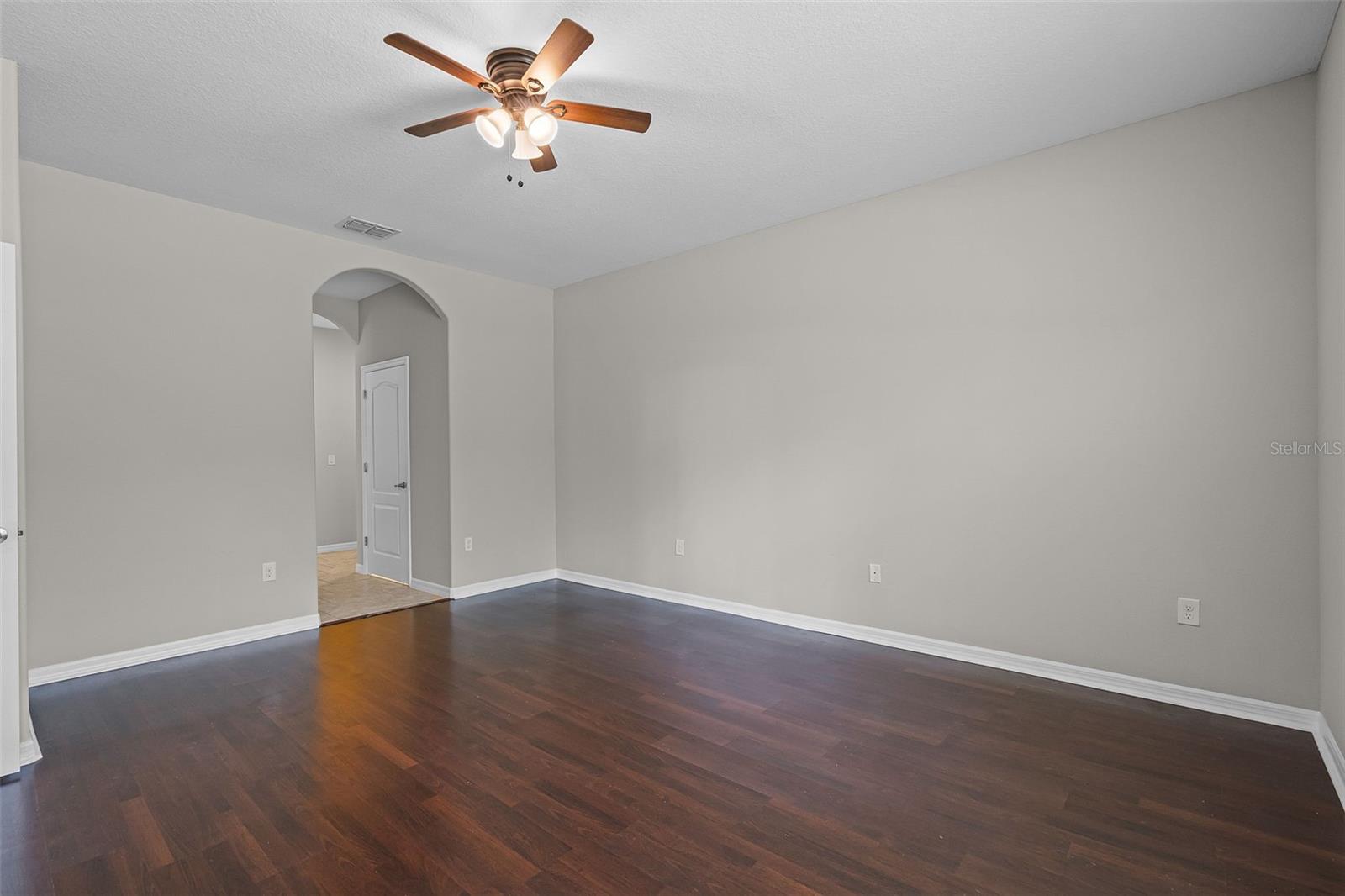 Image 29 of 62 For 405 Freesia Court