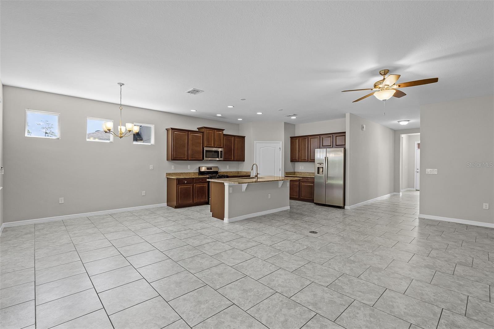 Image 3 of 62 For 405 Freesia Court