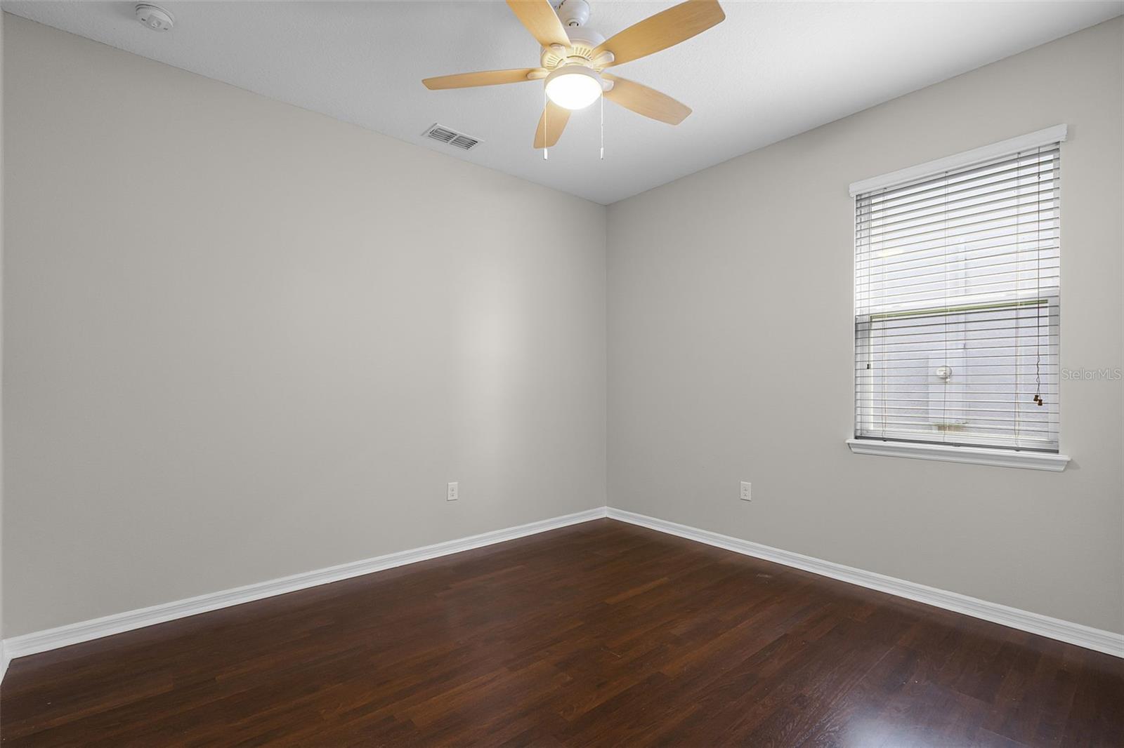 Image 34 of 62 For 405 Freesia Court