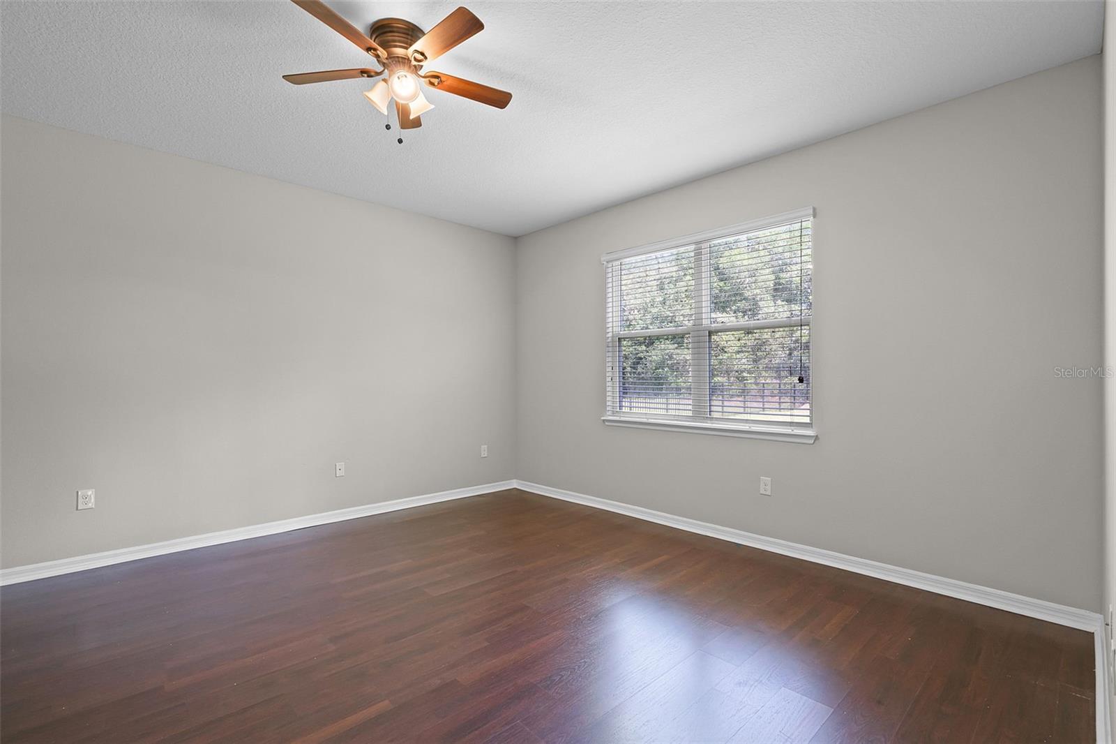 Image 37 of 62 For 405 Freesia Court
