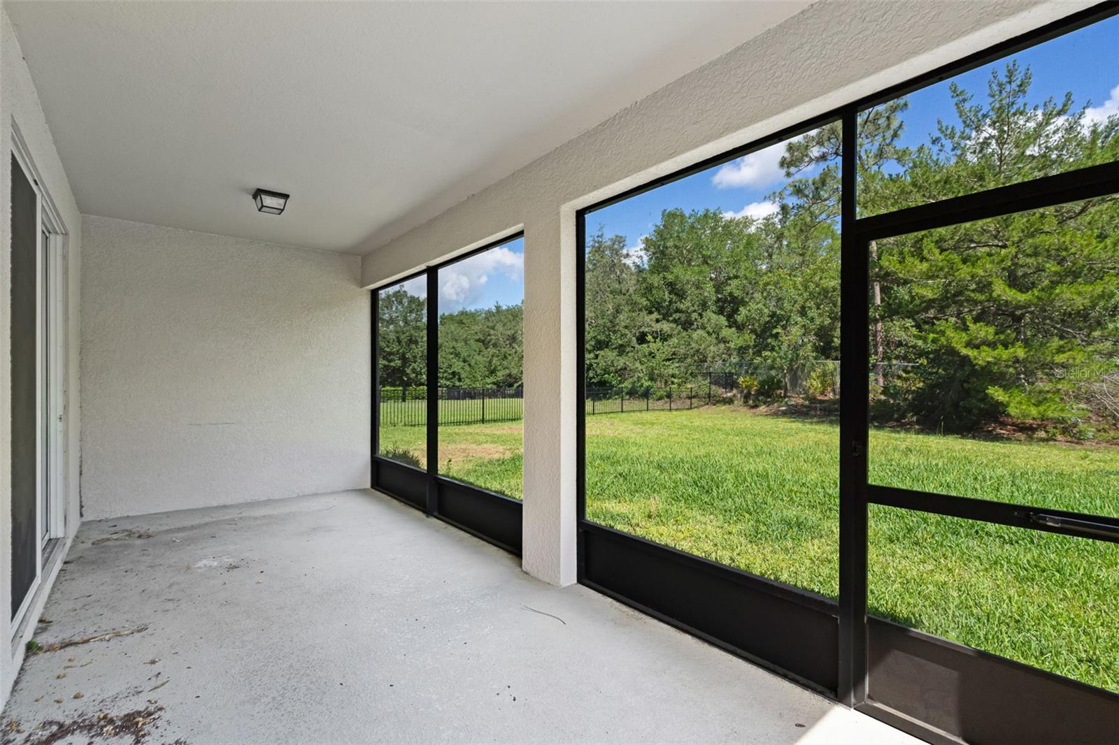 Image 7 of 62 For 405 Freesia Court