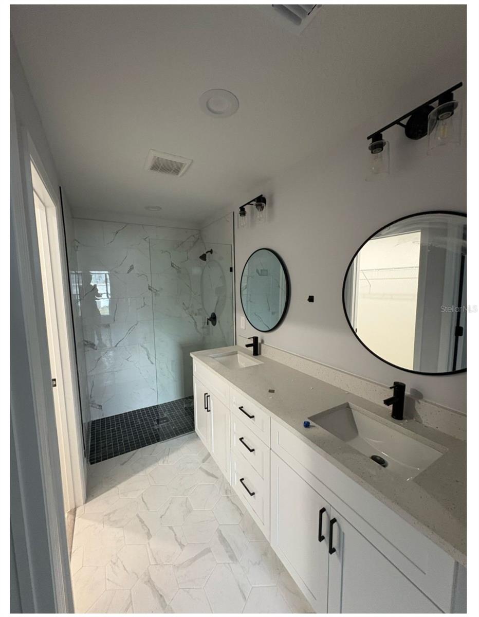 Listing photo id 1 for 10268 Harbor Way