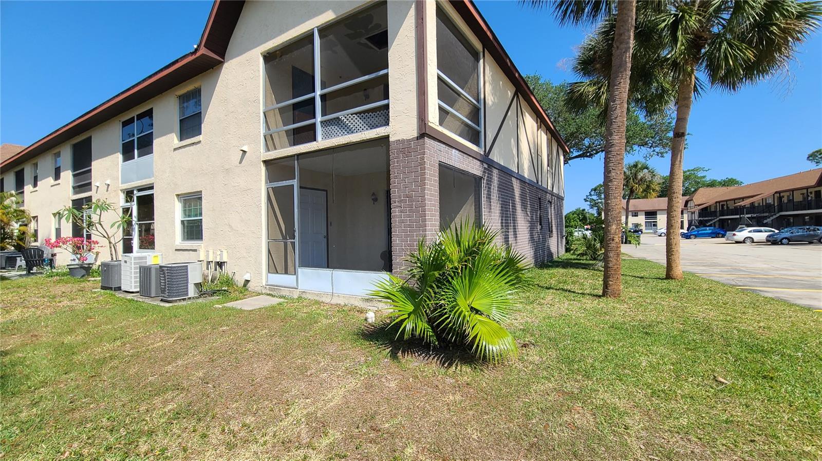 Image 15 of 17 For 3100 Sir Hamilton Circle 1