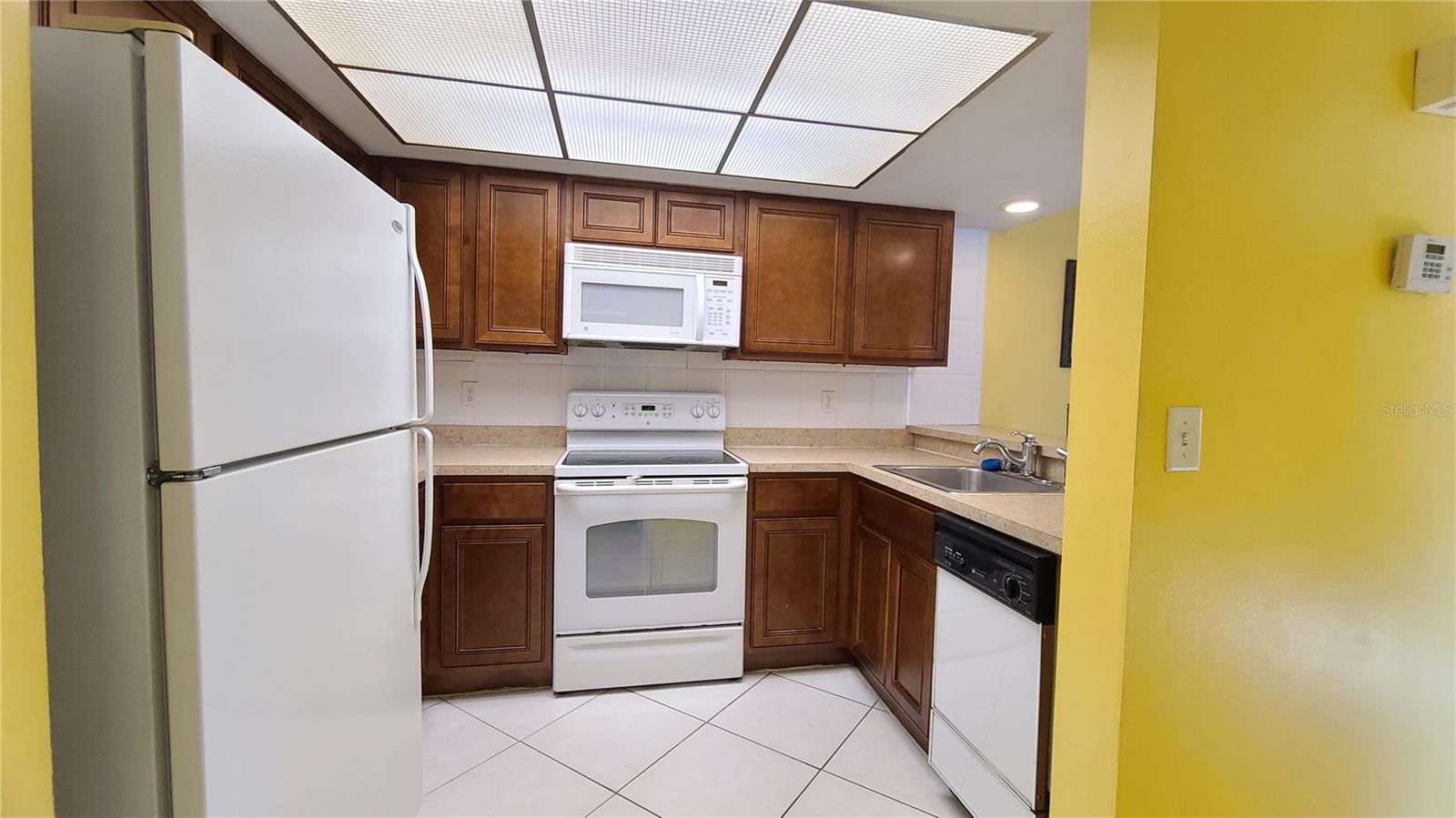 Image 3 of 17 For 3100 Sir Hamilton Circle 1