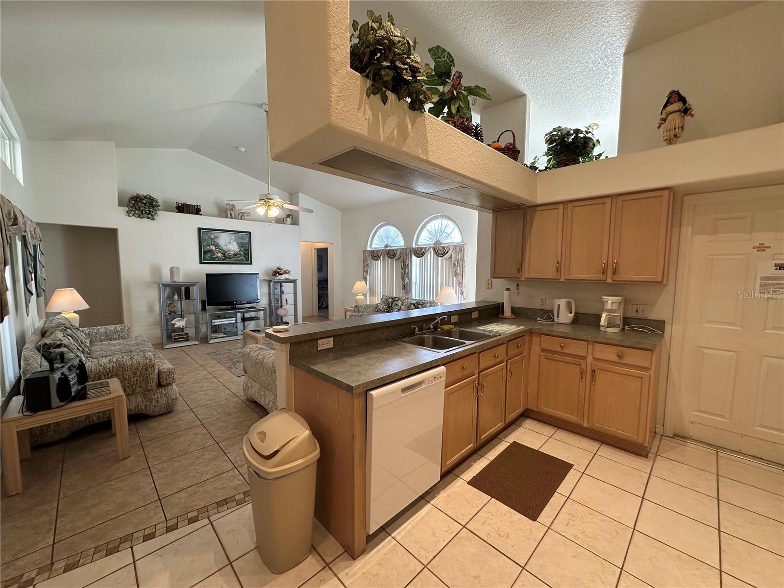 Image 12 of 36 For 5604 Loma Vista Drive W