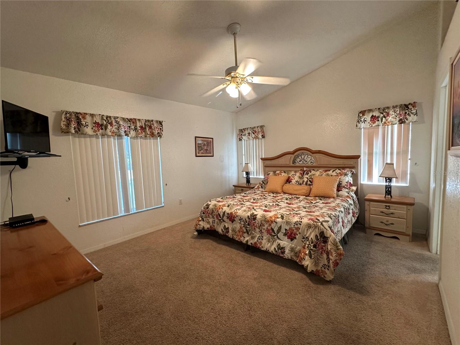 Image 14 of 36 For 5604 Loma Vista Drive W