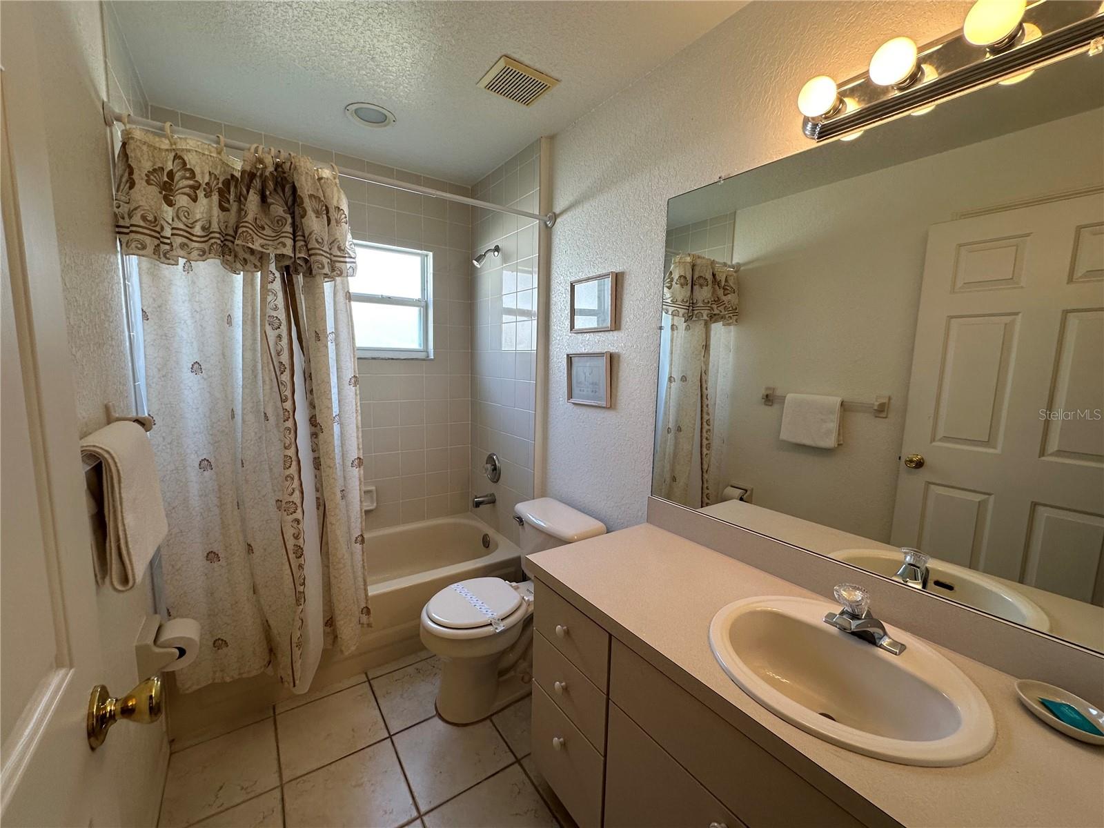 Image 21 of 36 For 5604 Loma Vista Drive W