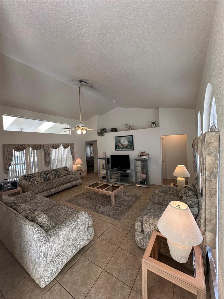 Image 6 of 36 For 5604 Loma Vista Drive W