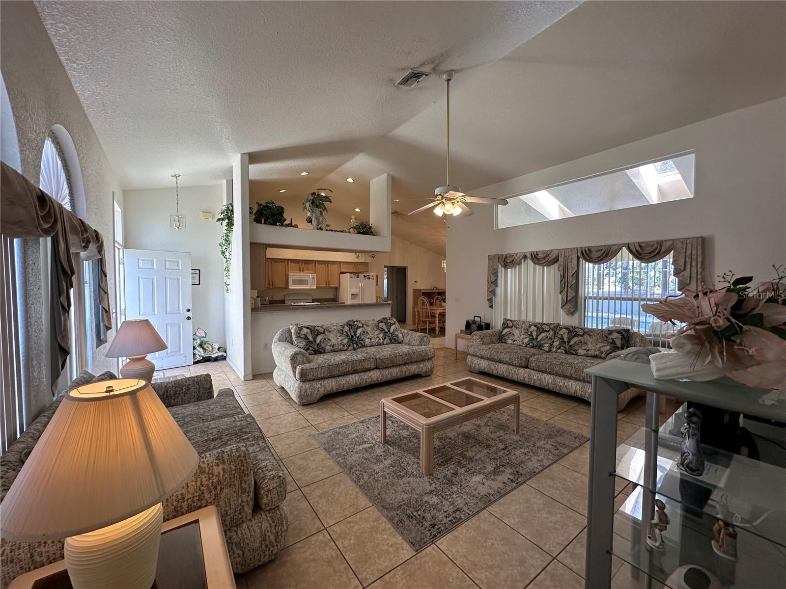 Image 8 of 36 For 5604 Loma Vista Drive W
