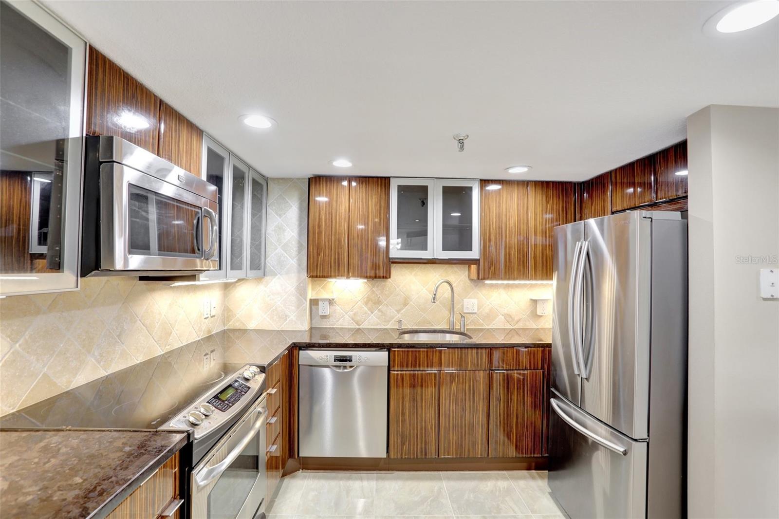 Image 10 of 67 For 400 Colonial Drive 1202