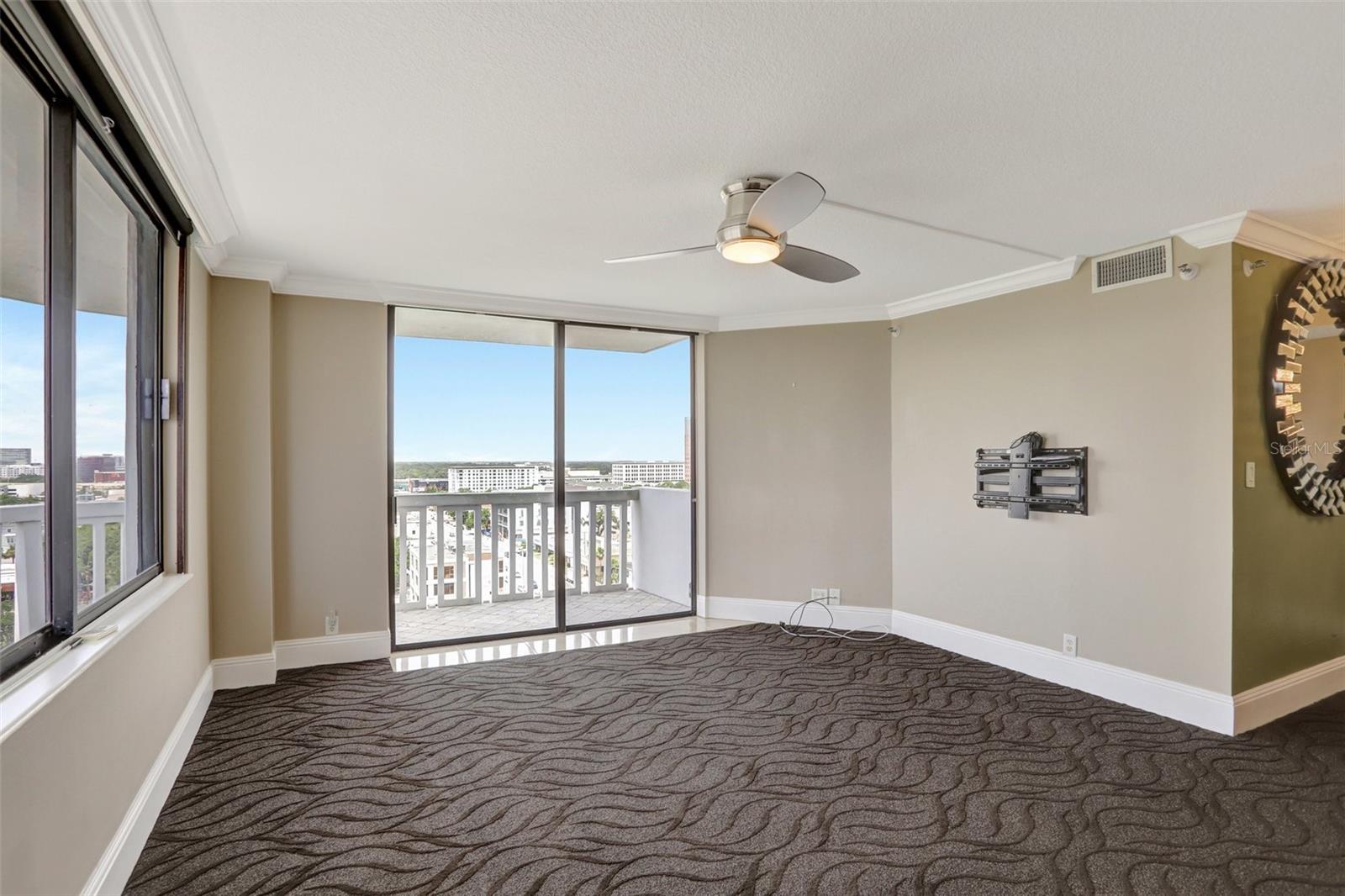 Image 15 of 67 For 400 Colonial Drive 1202