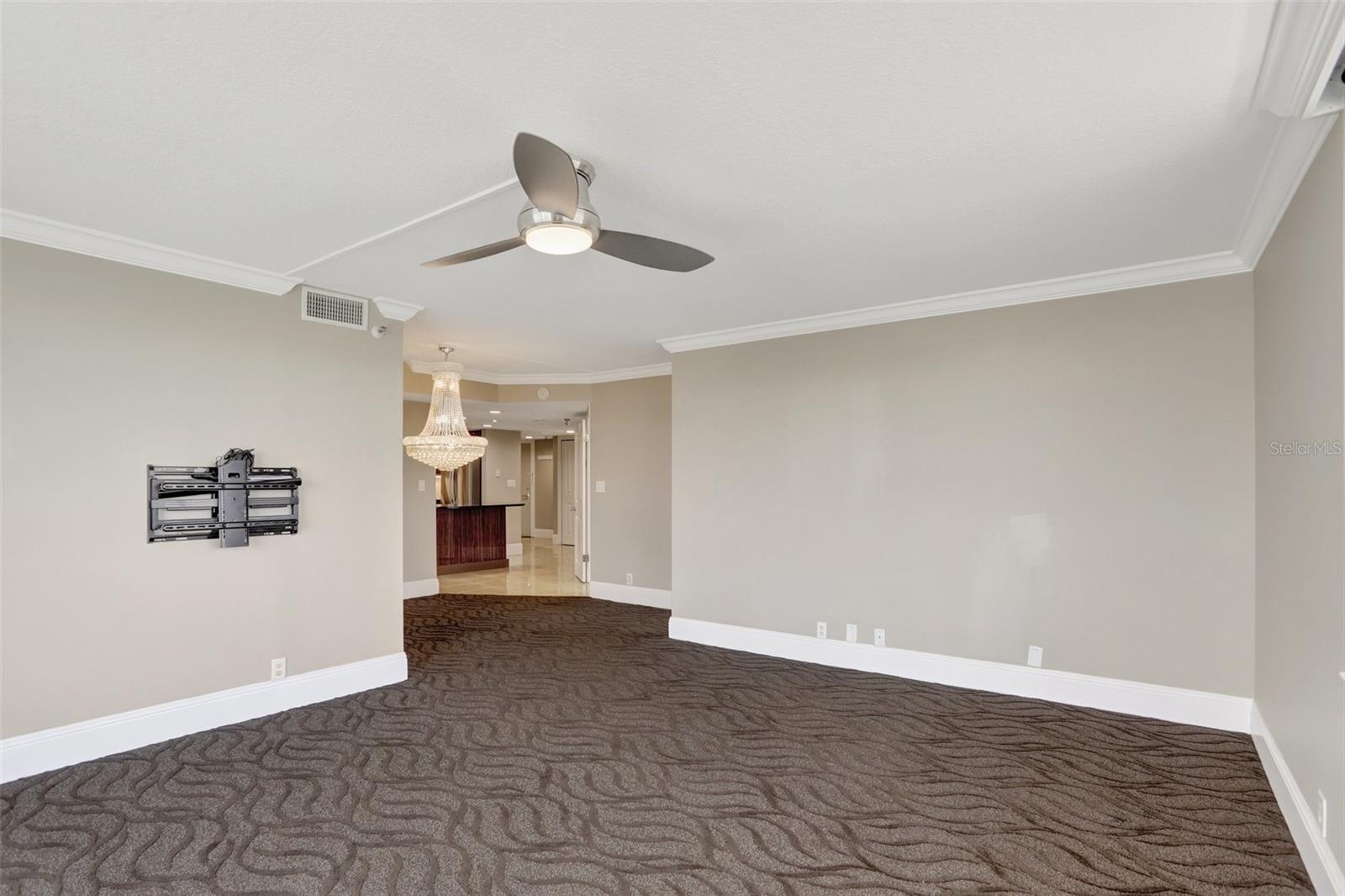 Image 16 of 67 For 400 Colonial Drive 1202