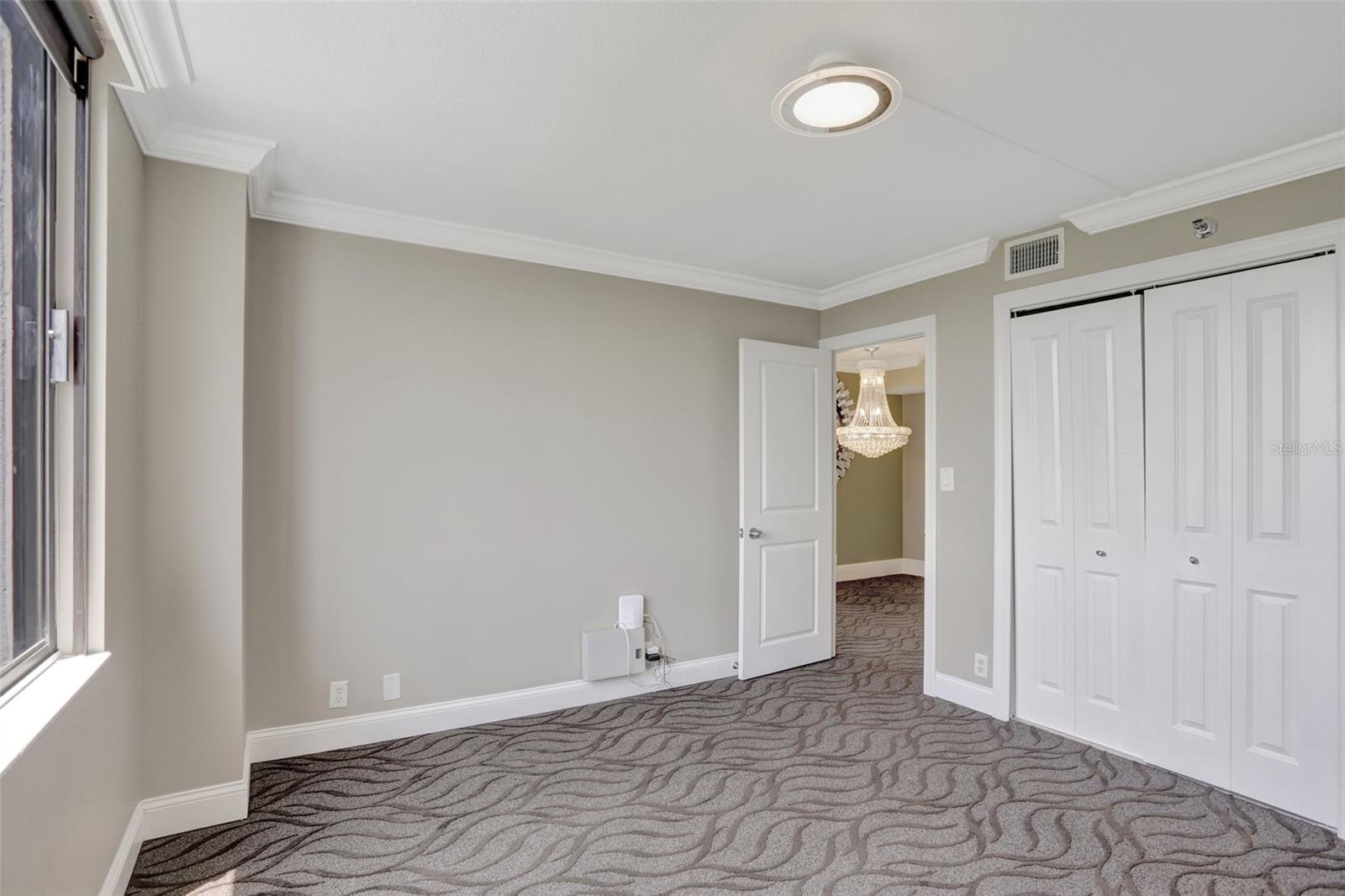 Image 21 of 67 For 400 Colonial Drive 1202