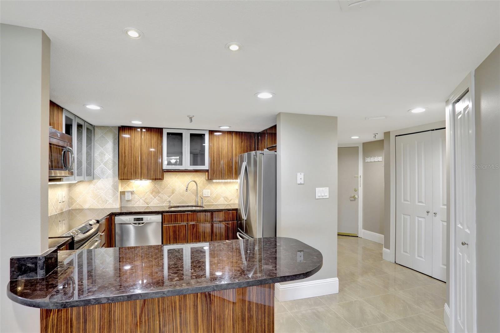 Image 33 of 67 For 400 Colonial Drive 1202