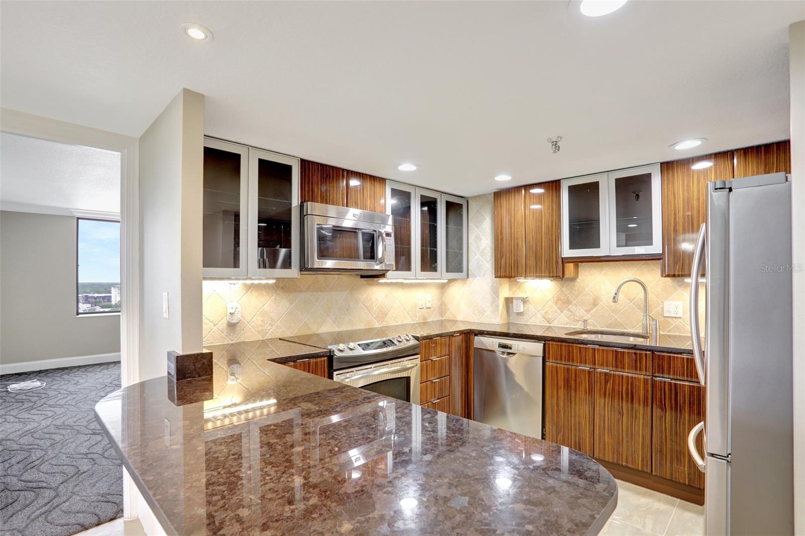 Image 7 of 67 For 400 Colonial Drive 1202