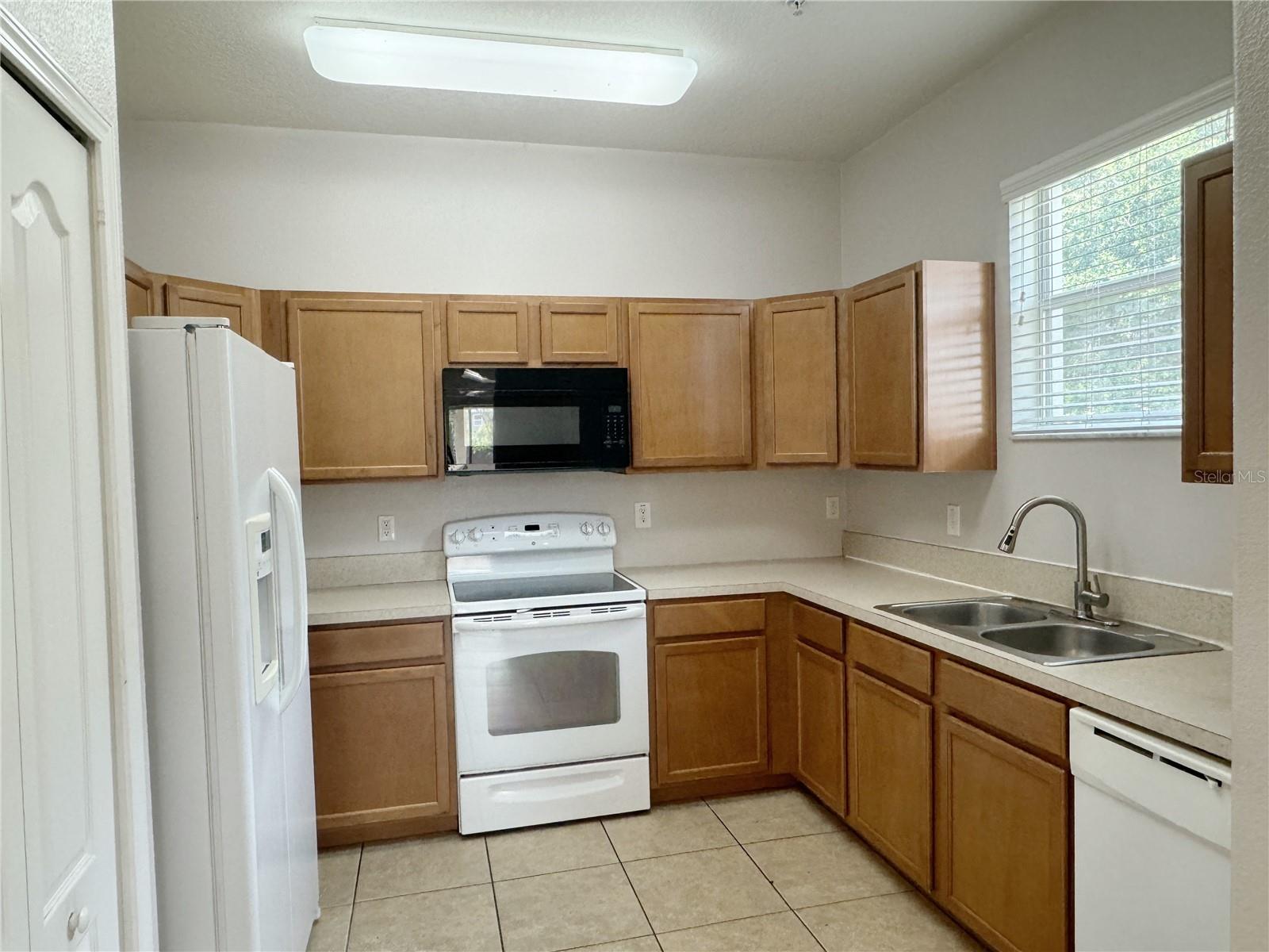Image 6 of 45 For 1625 Priory Circle
