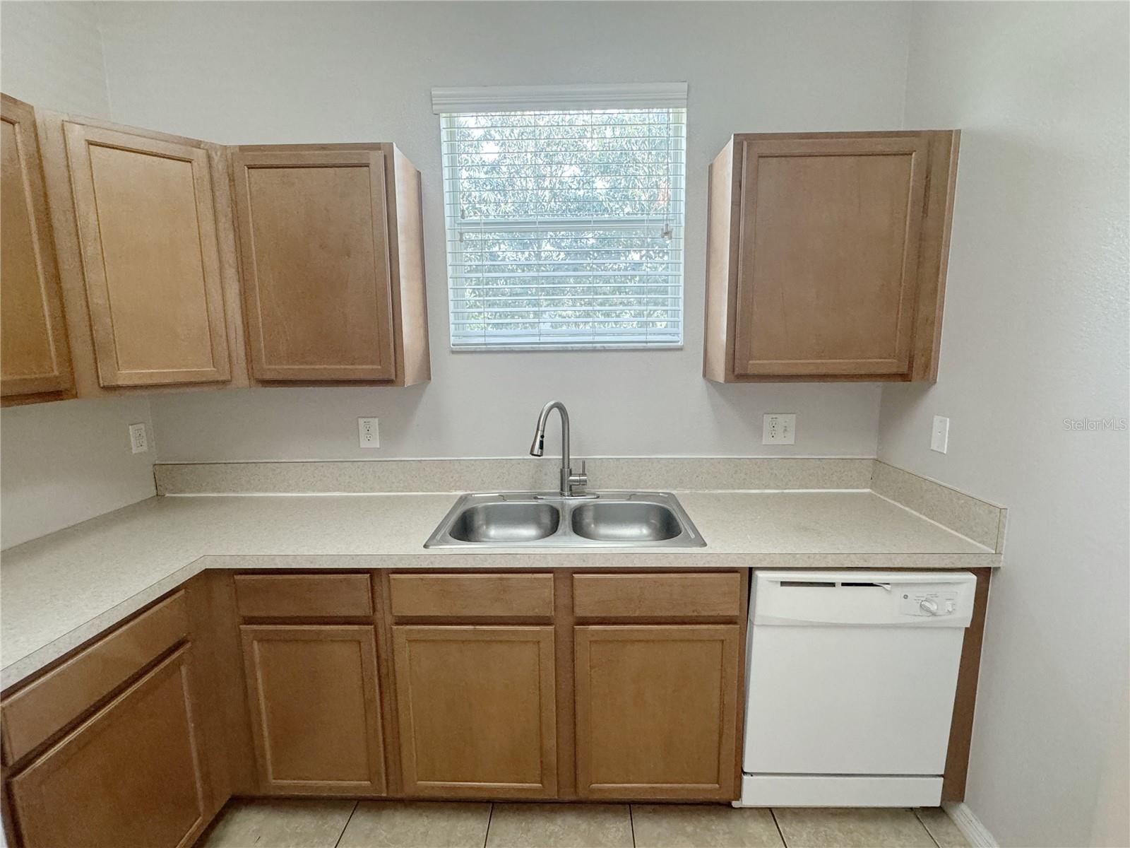 Image 8 of 45 For 1625 Priory Circle