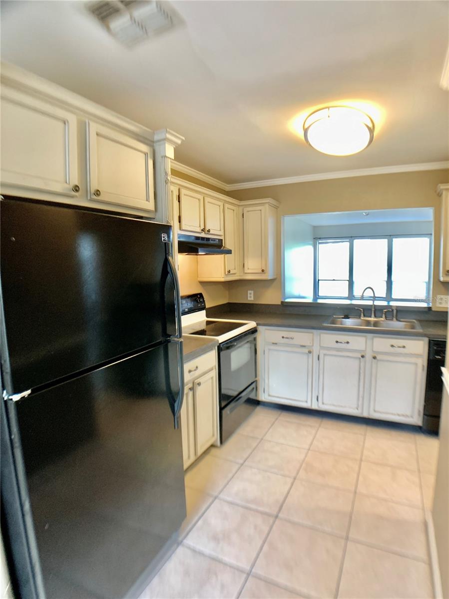 Image 11 of 28 For 9530 Darien Avenue 9530