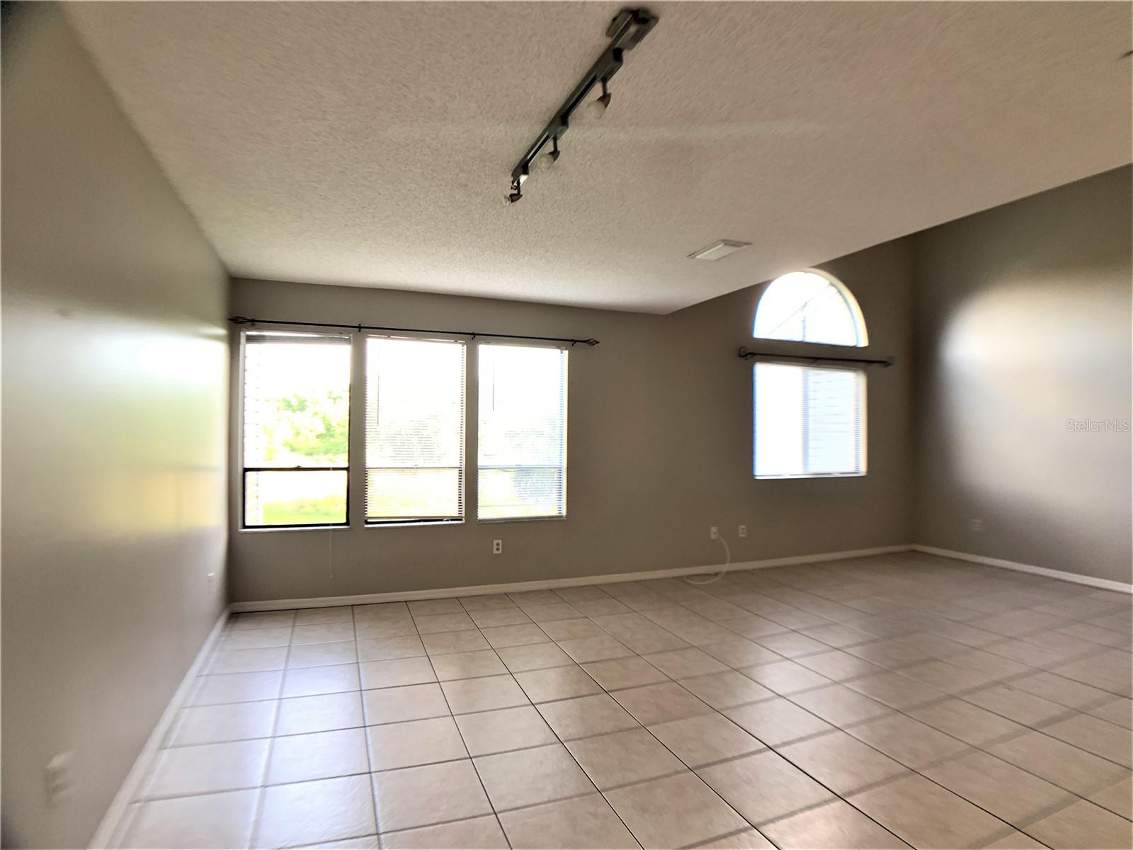Image 13 of 28 For 9530 Darien Avenue 9530