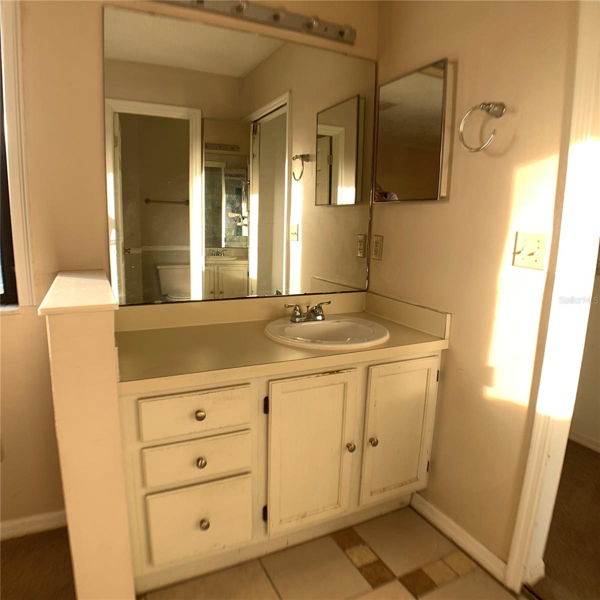 Image 24 of 28 For 9530 Darien Avenue 9530