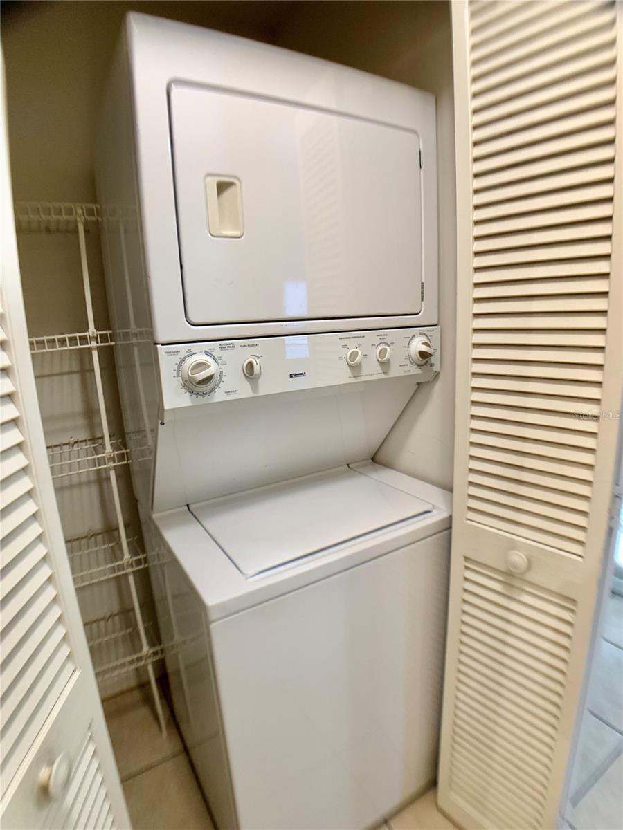 Image 5 of 28 For 9530 Darien Avenue 9530
