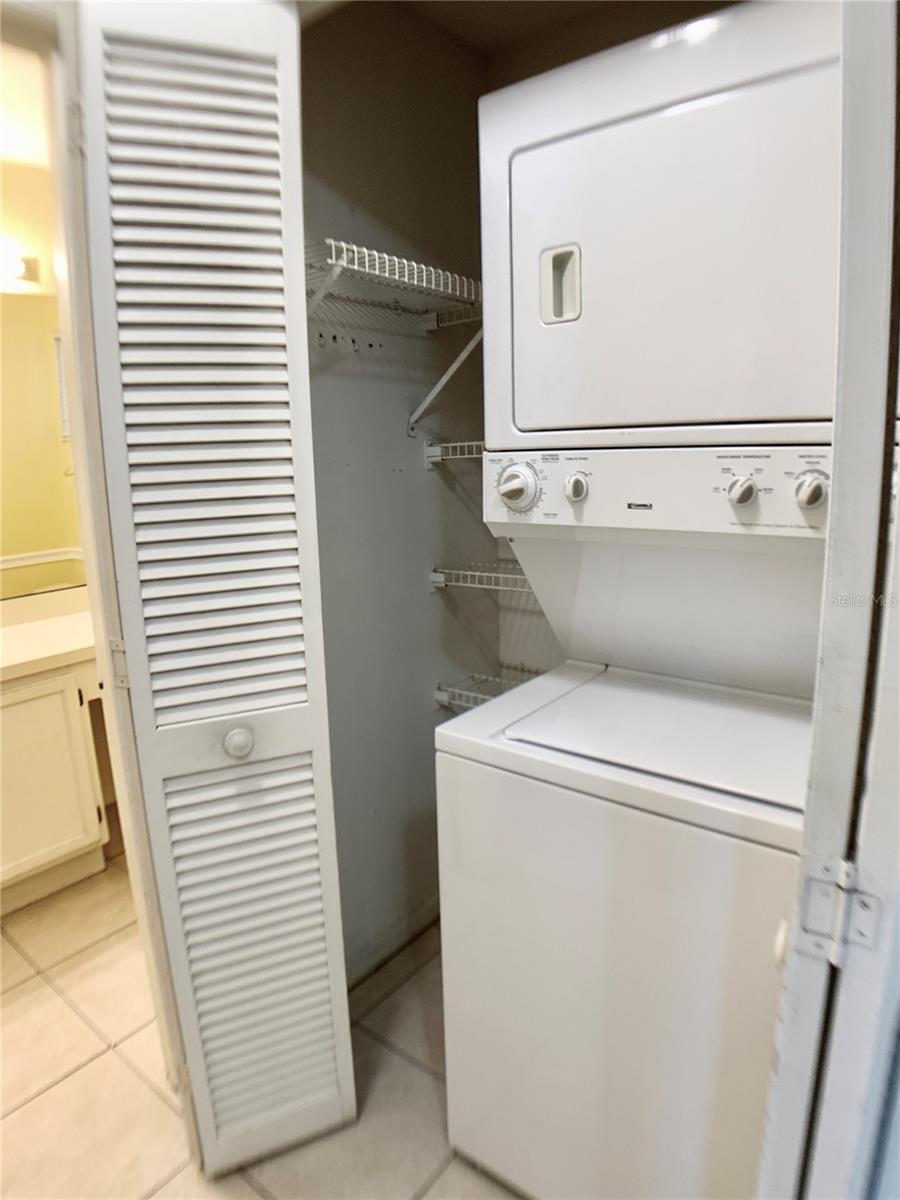 Image 6 of 28 For 9530 Darien Avenue 9530