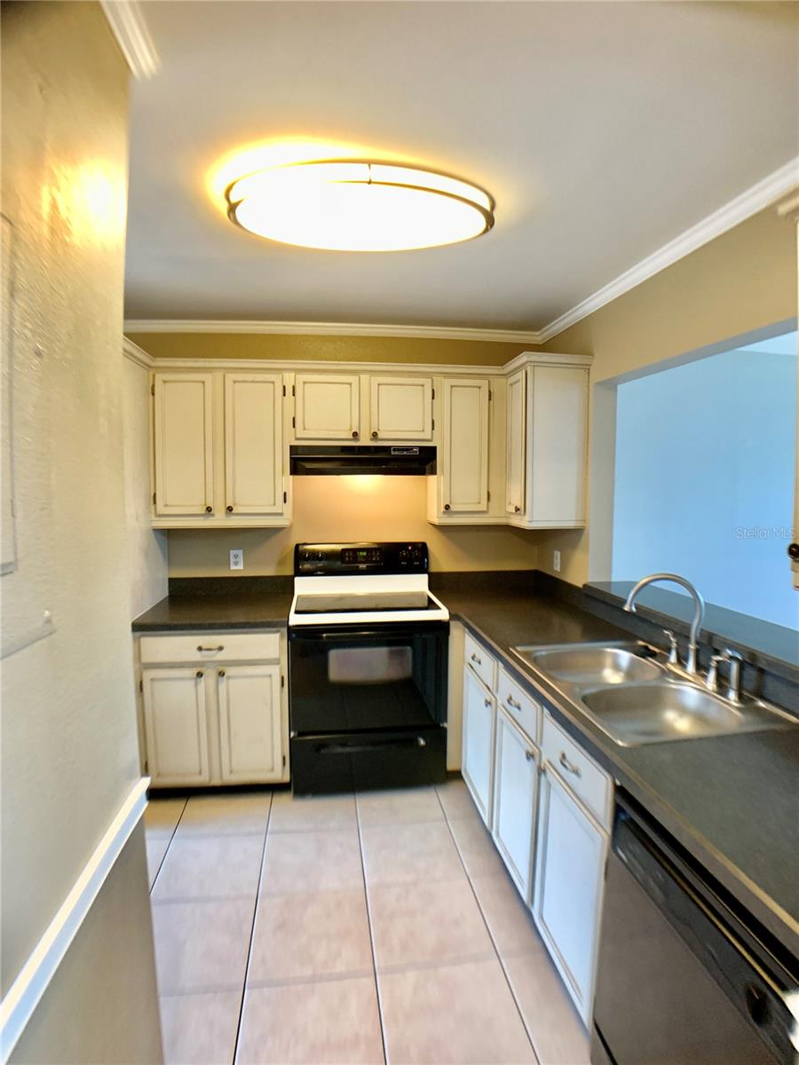 Image 7 of 28 For 9530 Darien Avenue 9530