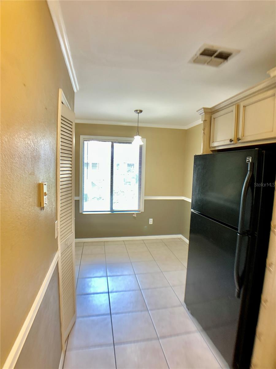 Image 8 of 28 For 9530 Darien Avenue 9530