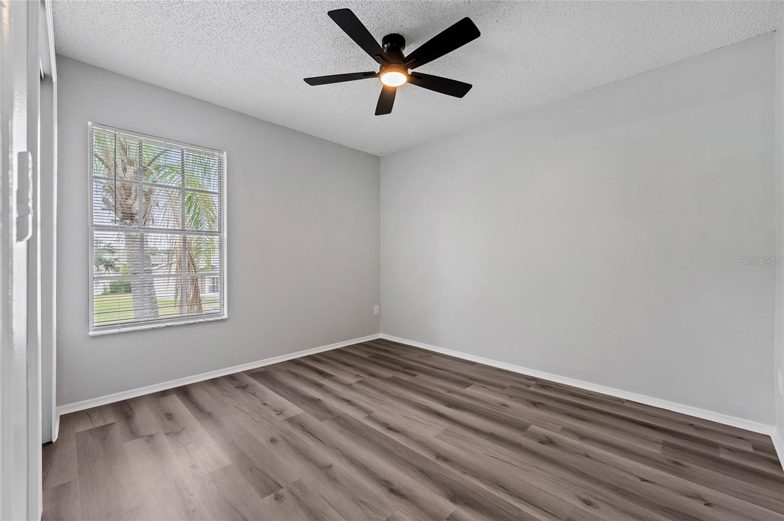 Image 16 of 24 For 14820 Laguna Beach Circle