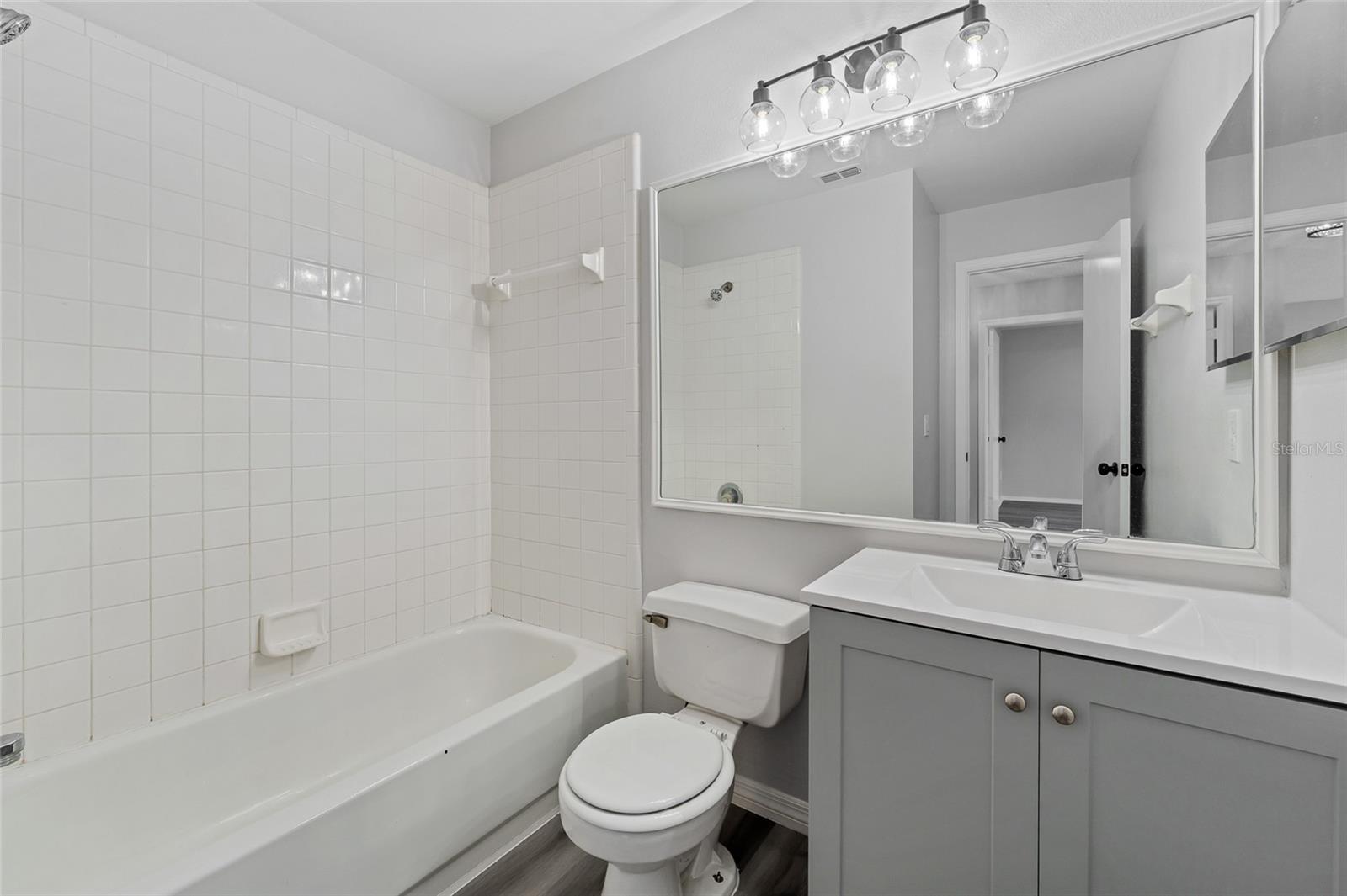 Image 18 of 24 For 14820 Laguna Beach Circle