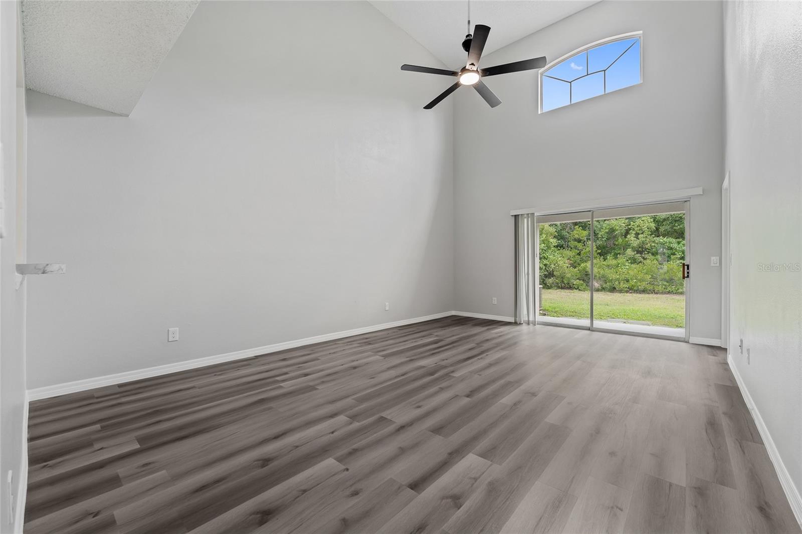 Image 7 of 24 For 14820 Laguna Beach Circle