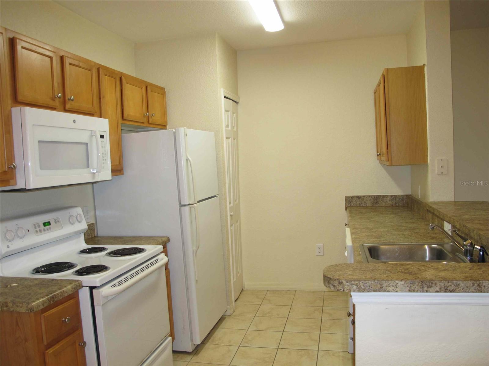 Image 3 of 9 For 5550 Michigan Street 2204