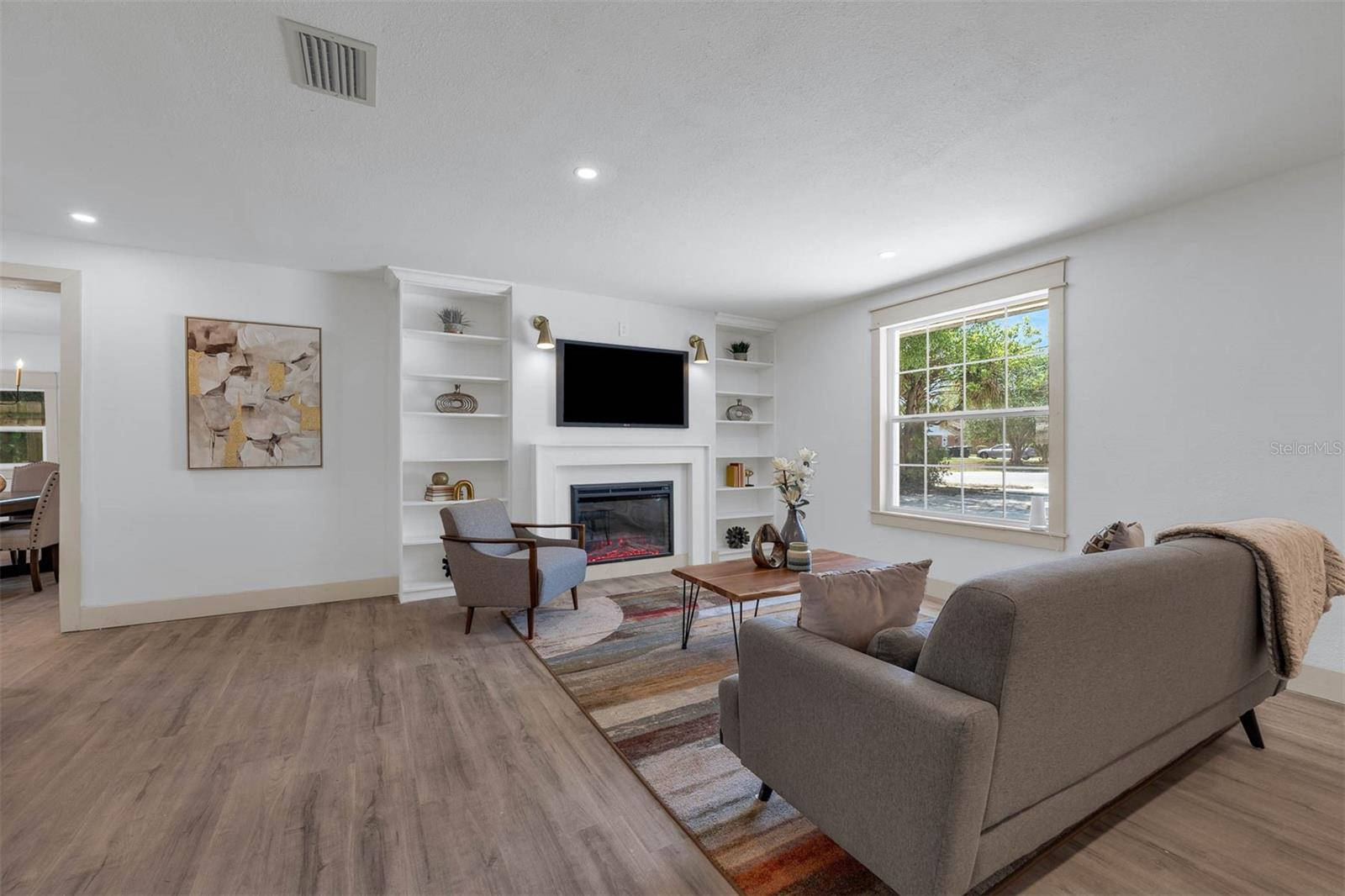 Image 4 of 30 For 7813 Delphia Street
