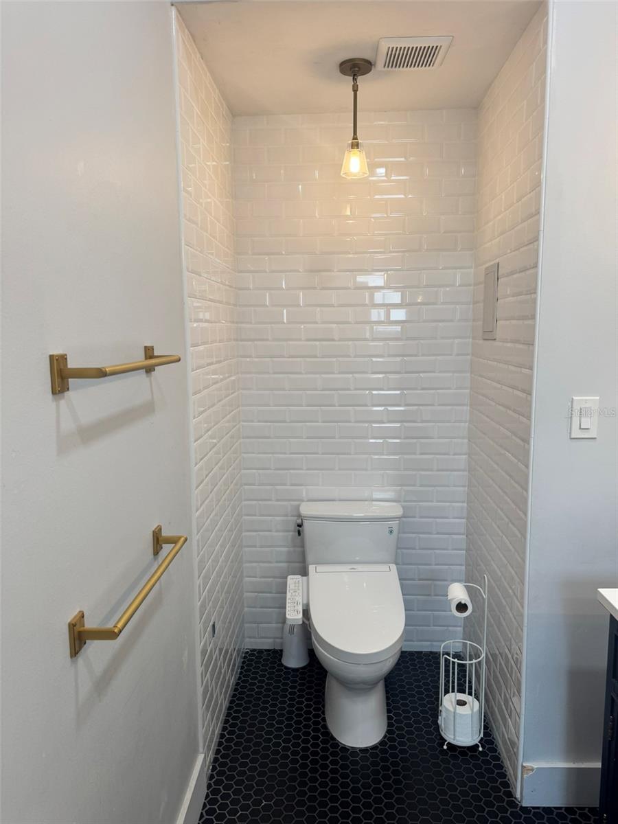 Image 17 of 23 For 356 Osceola Avenue 17