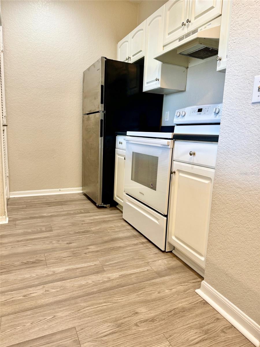 Image 2 of 10 For 860 Orange Avenue 371