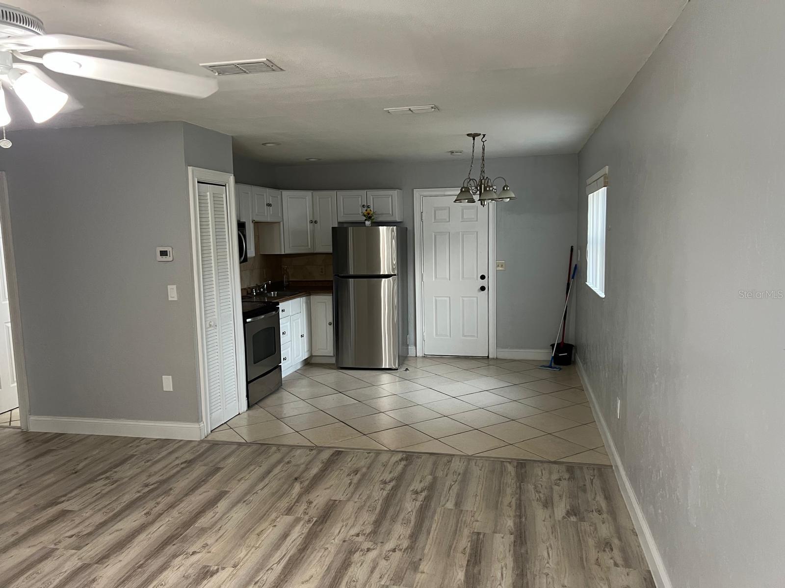 Image 3 of 11 For 455 Las Palmas Circle 636