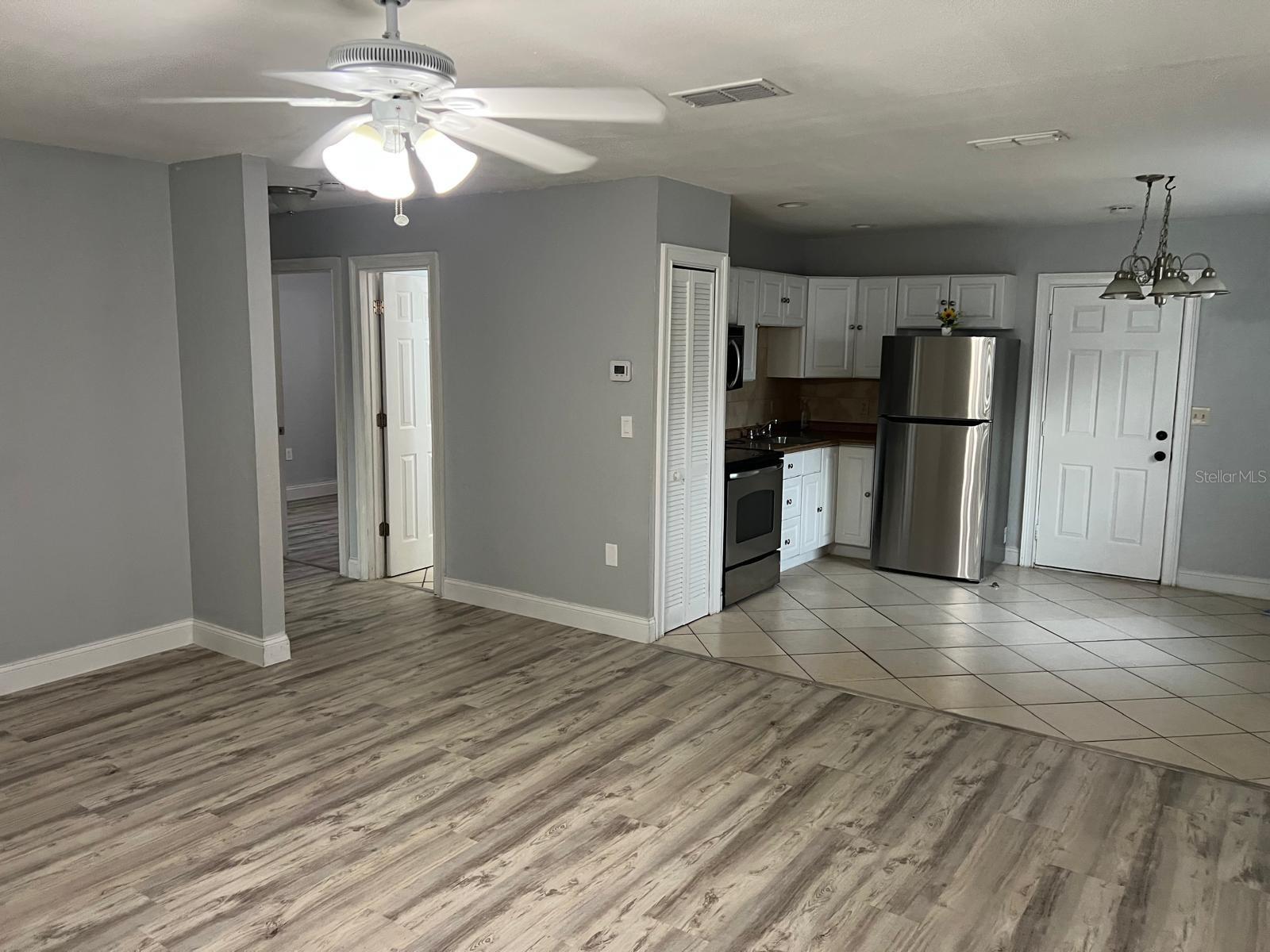 Image 4 of 11 For 455 Las Palmas Circle 636