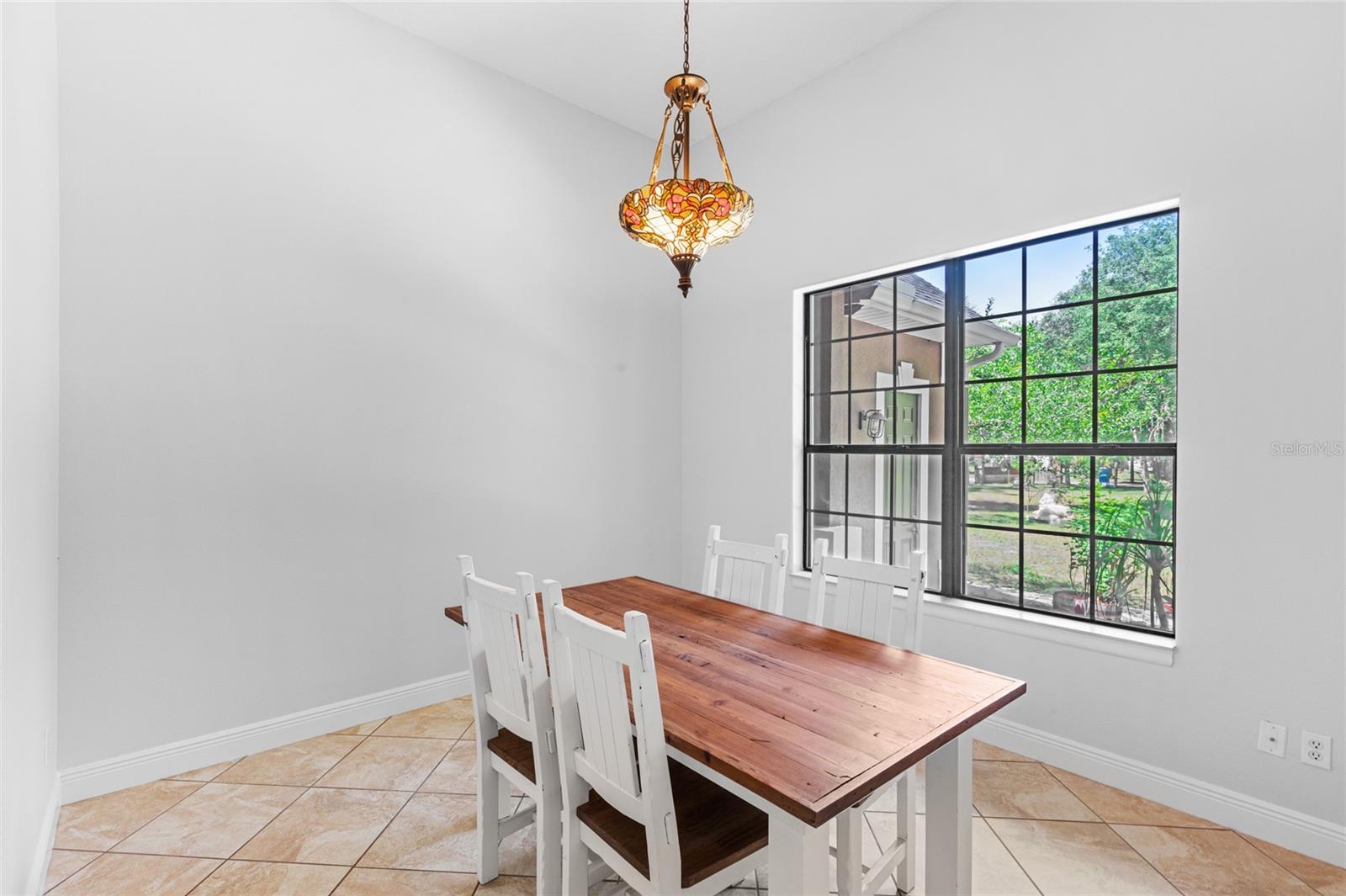 Image 12 of 49 For 549 Wellon Avenue
