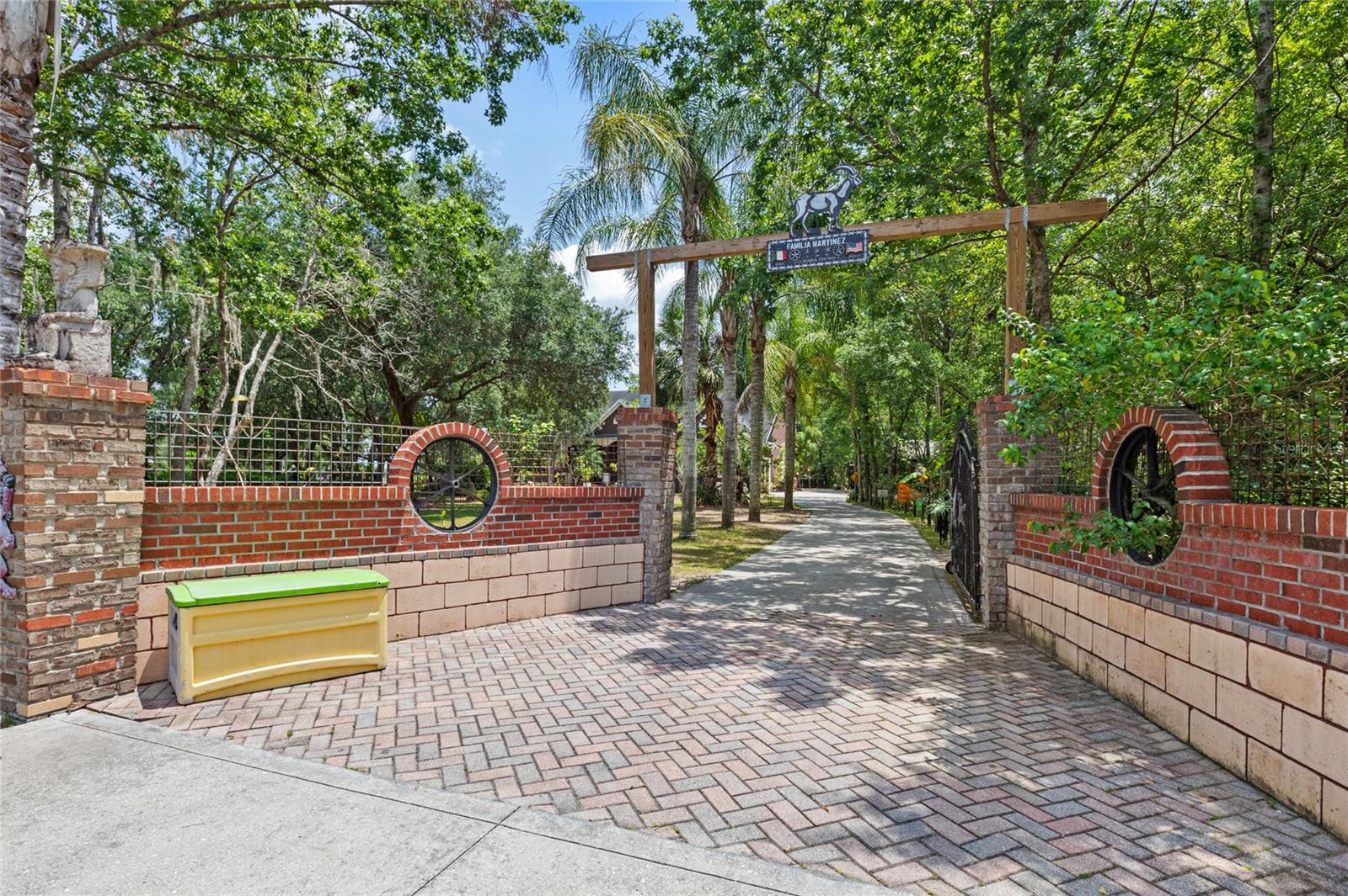 Image 3 of 49 For 549 Wellon Avenue