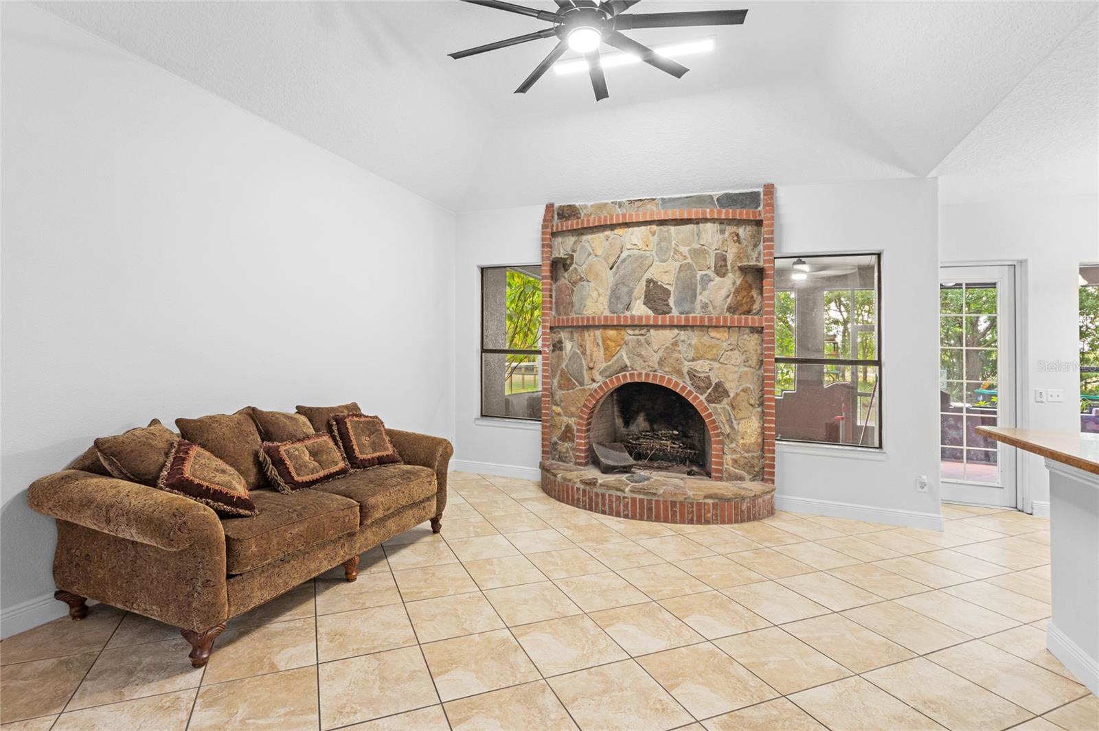 Image 9 of 49 For 549 Wellon Avenue