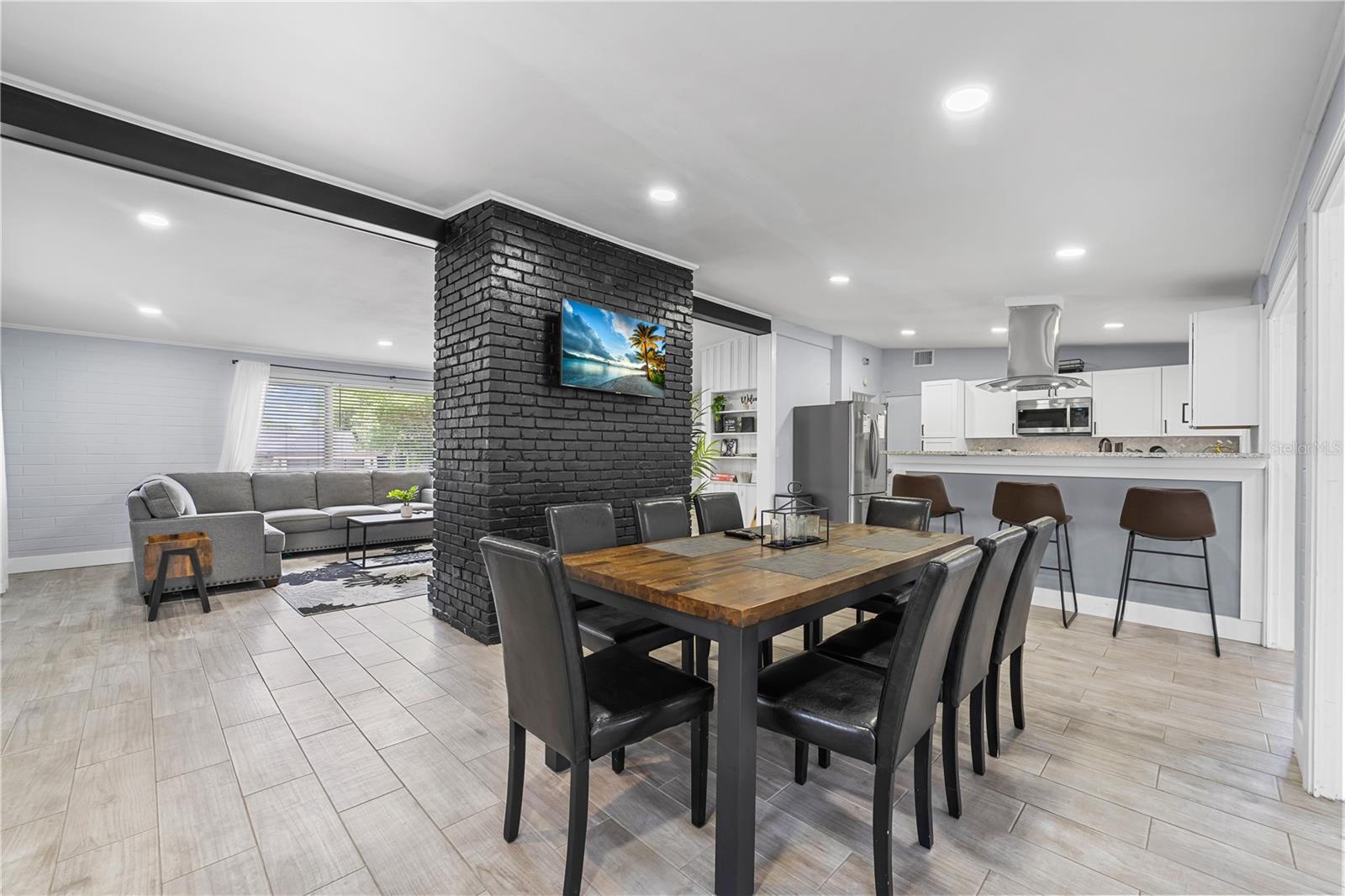 Image 11 of 38 For 913 Moss Lane