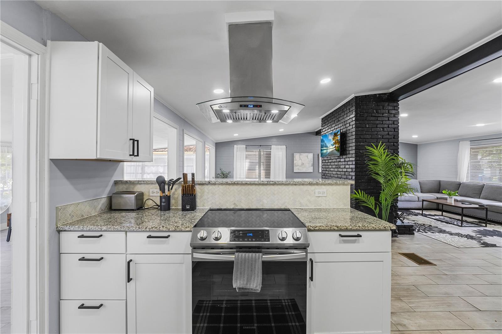 Image 16 of 38 For 913 Moss Lane